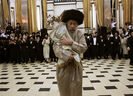 A World of the Hasidim Unveiled